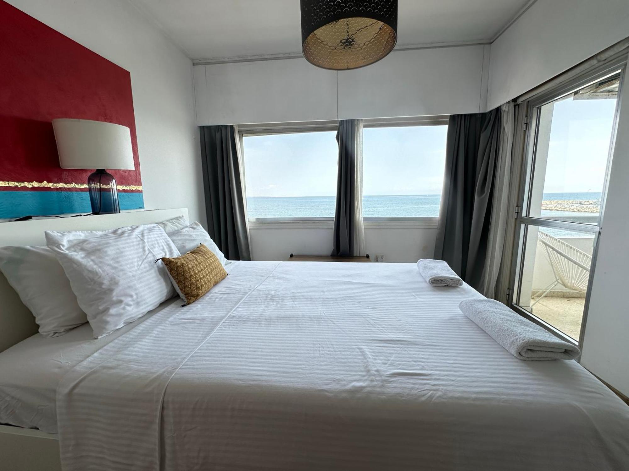 2Br Seafront Apt In City Center With Community Pool Larnaca Exterior photo